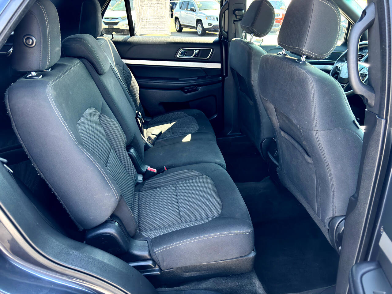 Used 2017 Ford Explorer XLT image 23