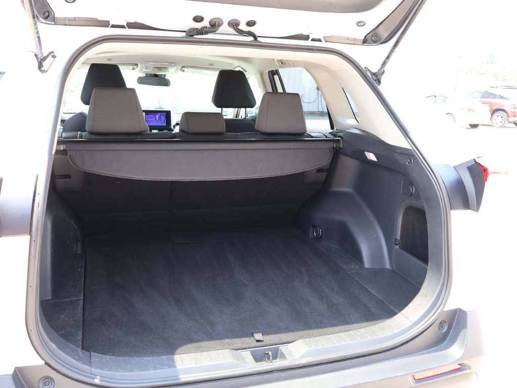Used 2025 Toyota RAV4 XLE AWD/4WD image 14