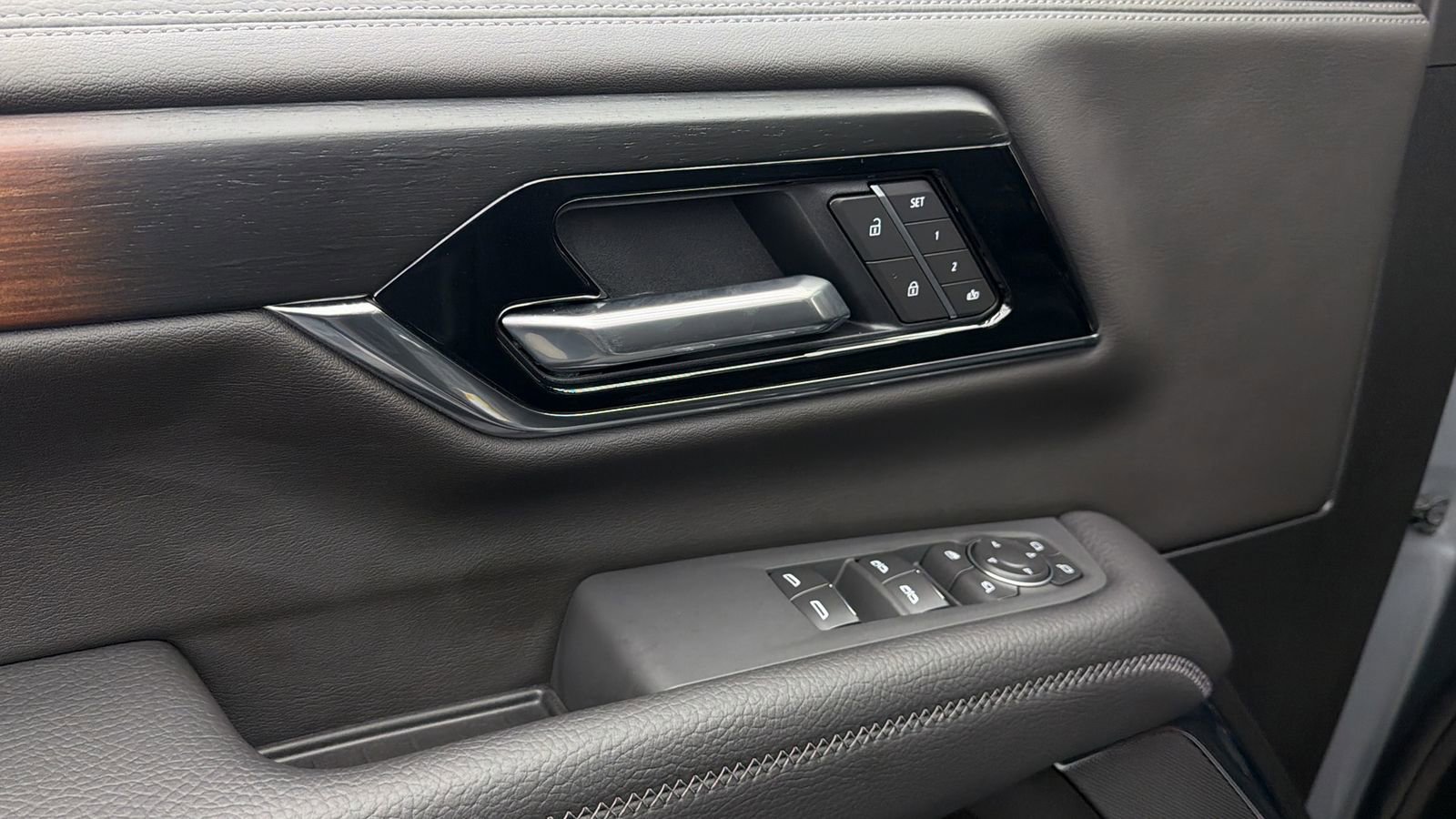 Used 2026 GMC Yukon Denali w/ Sun & Power Step Package AWD/4WD image 21