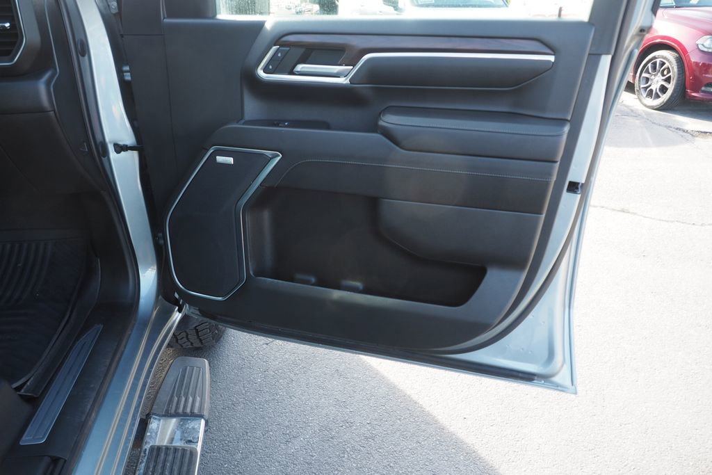 Used 2024 GMC Sierra 2500 SLT w/ SLT Premium Package image 23