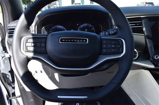 Used 2025 Jeep Wagoneer Series III w/ Premium Group I image 14