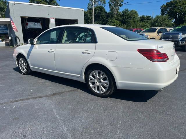 Used 2008 Toyota Avalon XLS FWD image 2