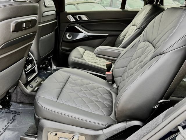 Used 2026 BMW X7 xDrive40i w/ M Sport Package AWD/4WD image 34