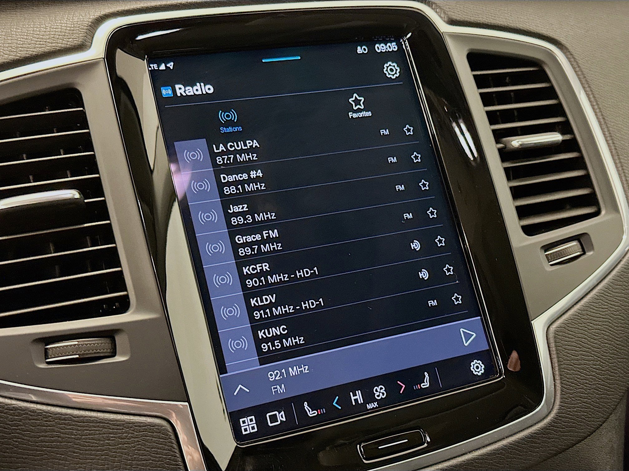 Used 2025 Volvo XC90 B5 Core image 21