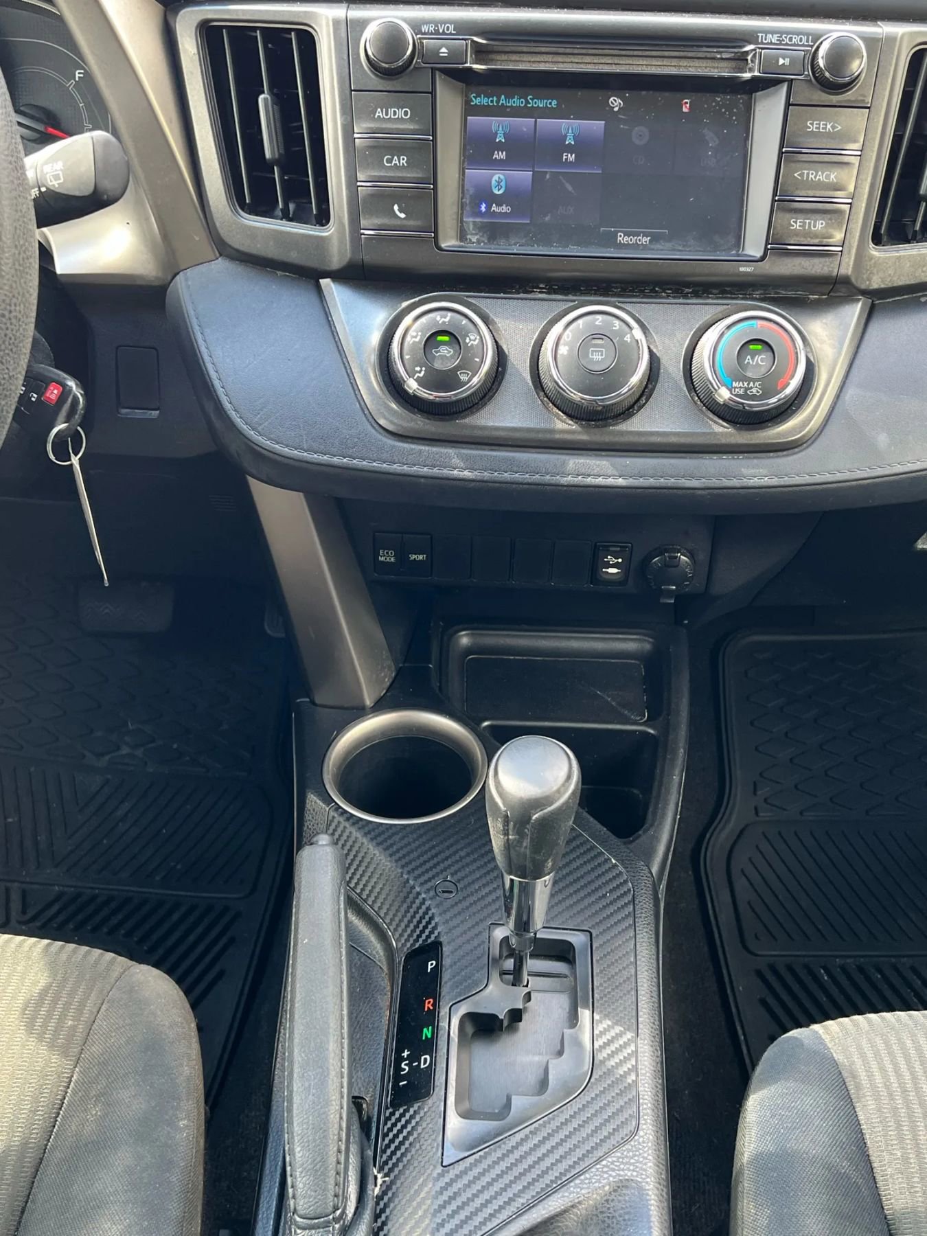 Used 2015 Toyota RAV4 LE image 11