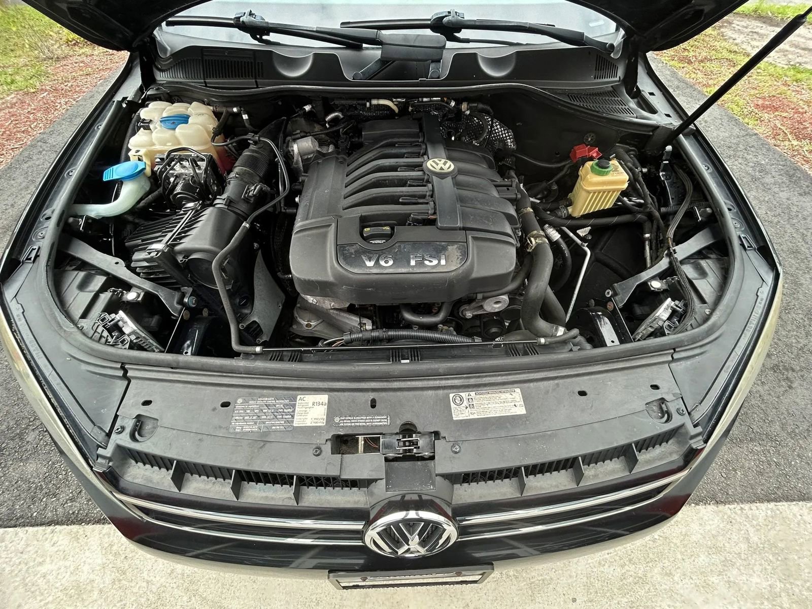 Used 2011 Volkswagen Touareg Sport image 19