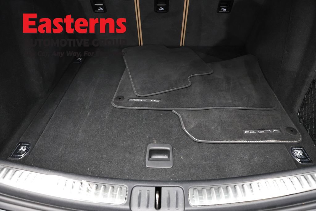 Used 2022 Porsche Macan AWD/4WD image 9