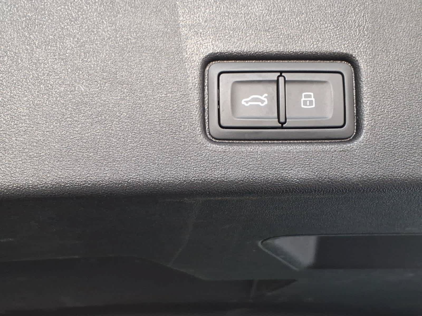 Used 2023 Audi Q4 e-tron Premium Plus w/ Premium Plus RWD image 11