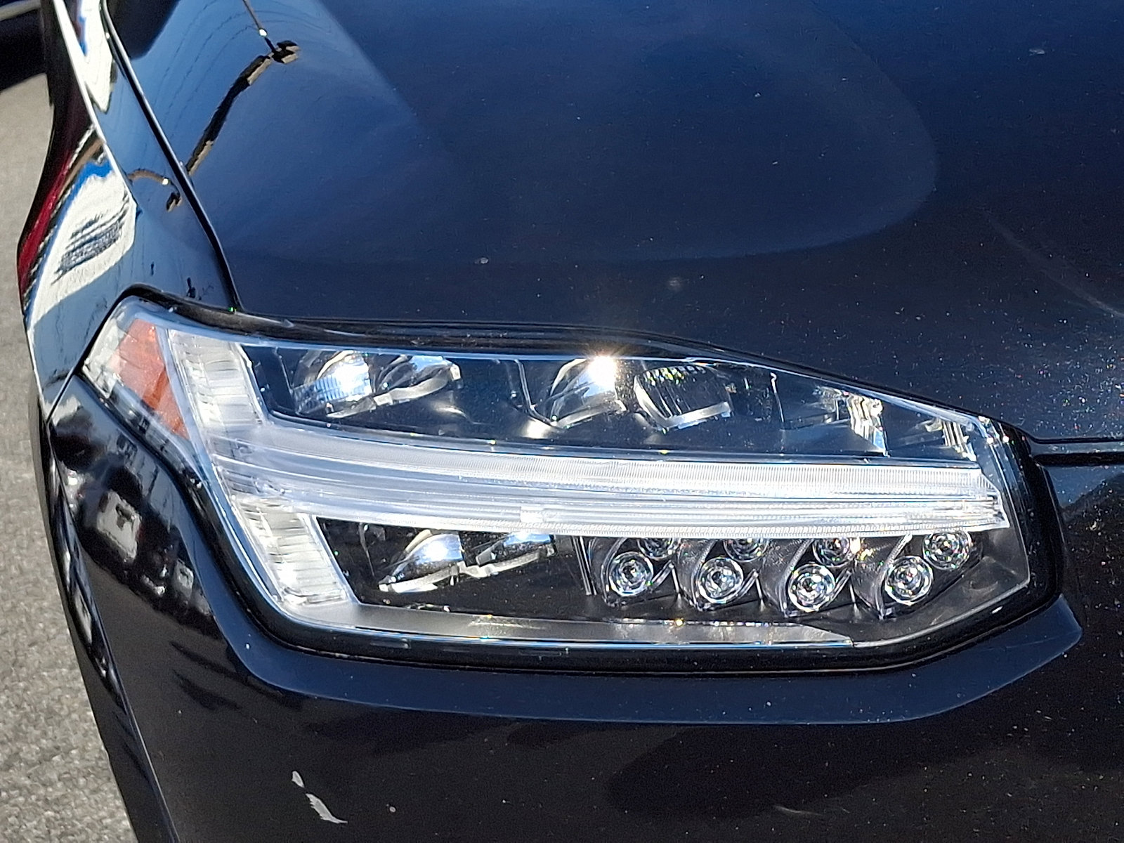 Used 2020 Volvo XC90 T6 Momentum w/ Protection Package Premier image 9