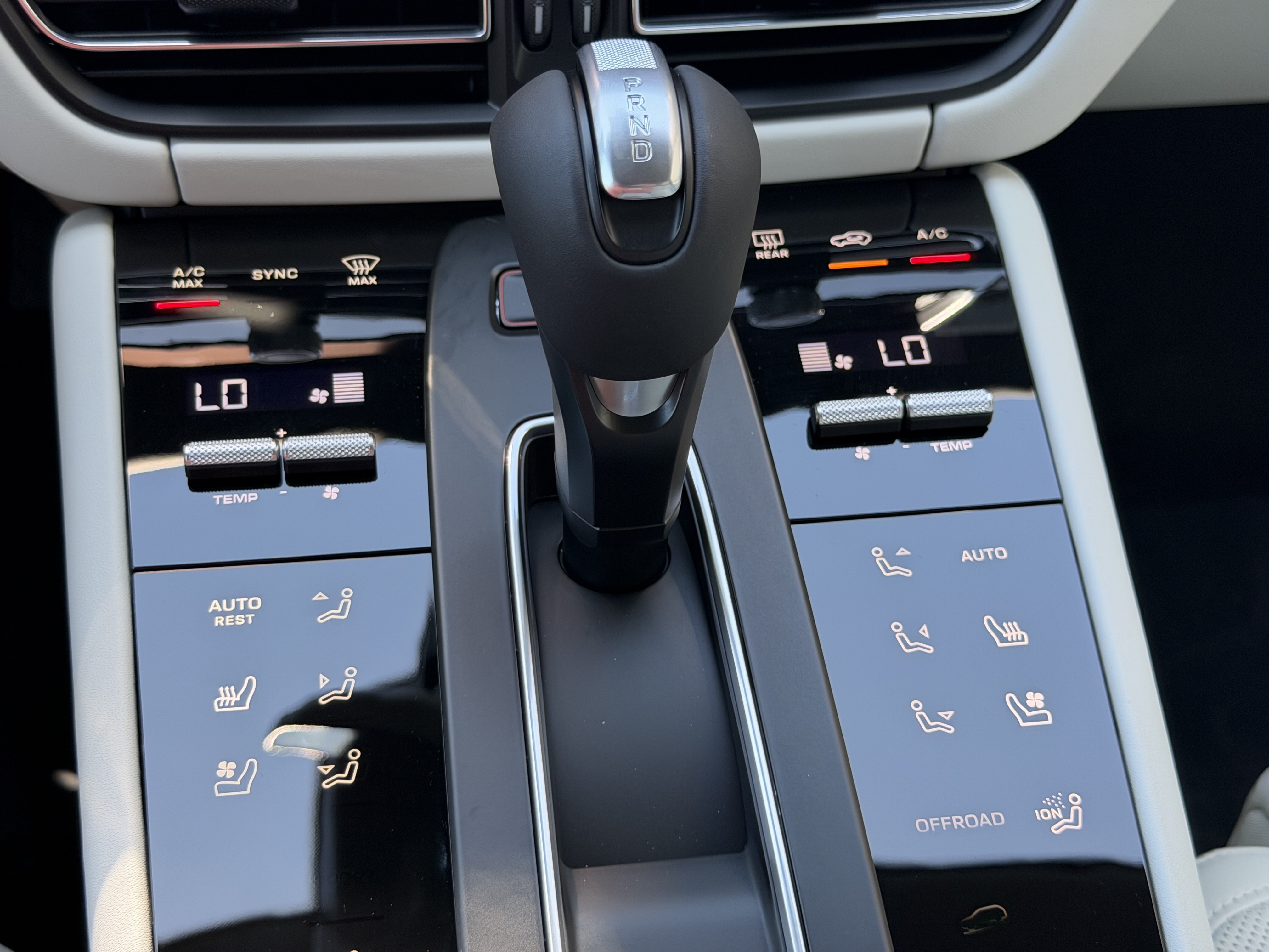 New 2026 Porsche Macan Turbo AWD/4WD image 26