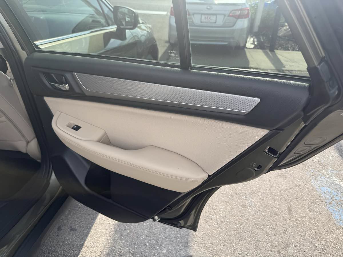Used 2018 Subaru Outback 2.5i Premium AWD/4WD image 18
