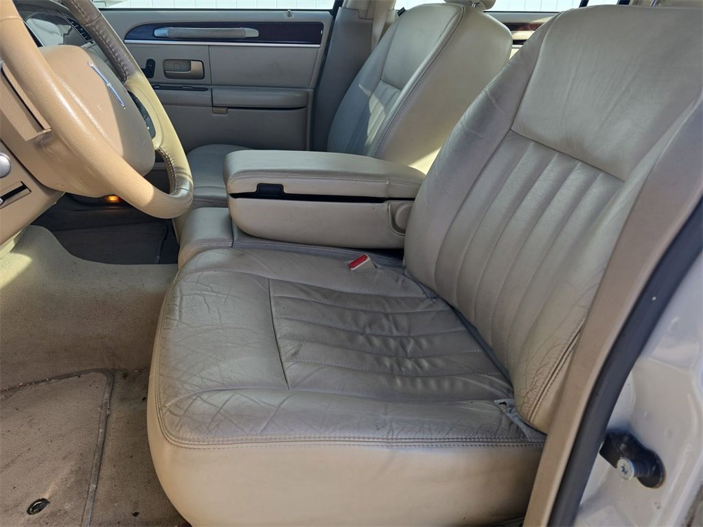 Used 2006 Lincoln Town Car Signature image 20