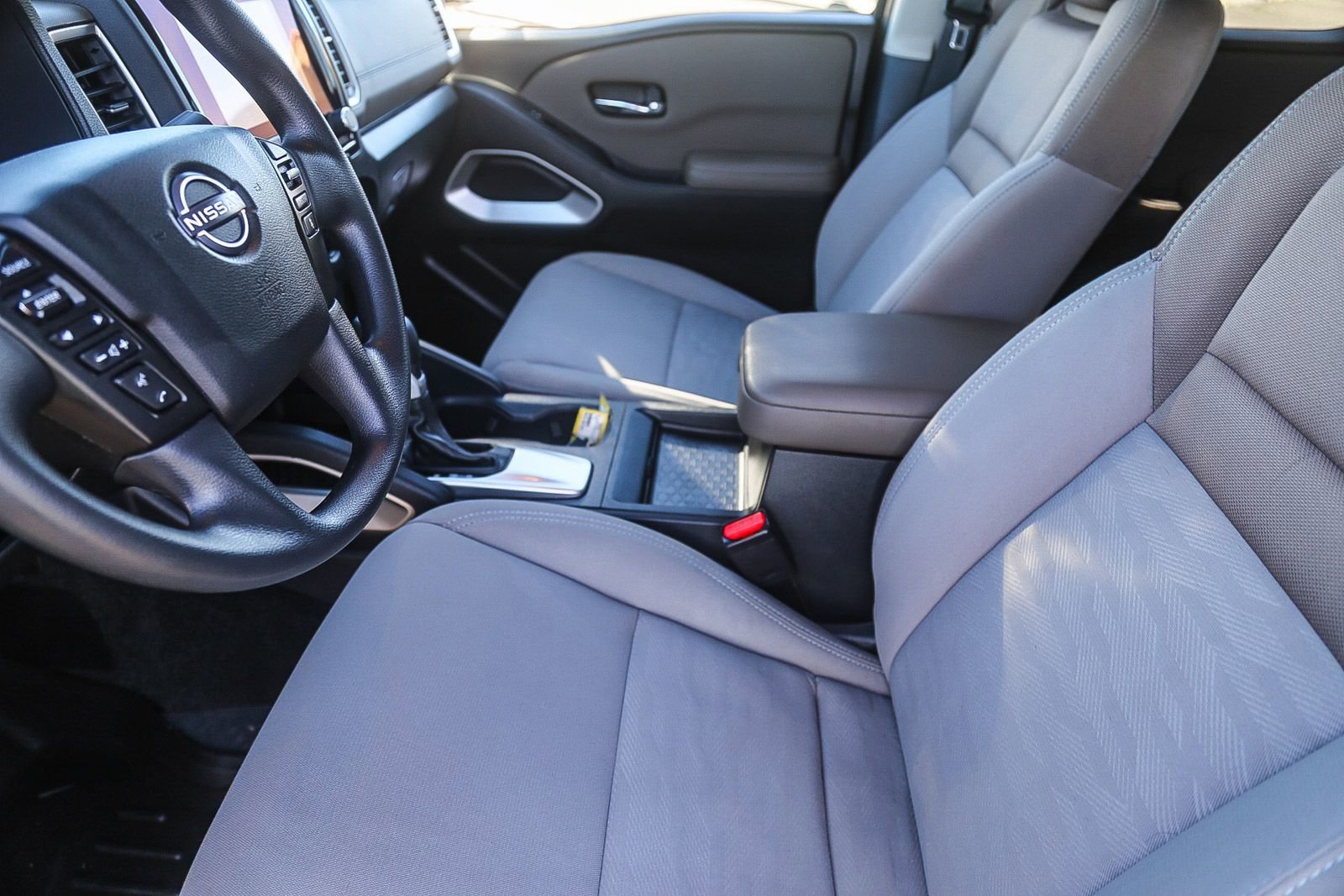 Used 2022 Nissan Frontier SV w/ Technology Package image 18