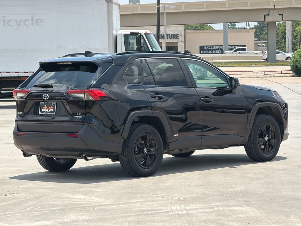 Used 2024 Toyota RAV4 LE AWD/4WD image 6