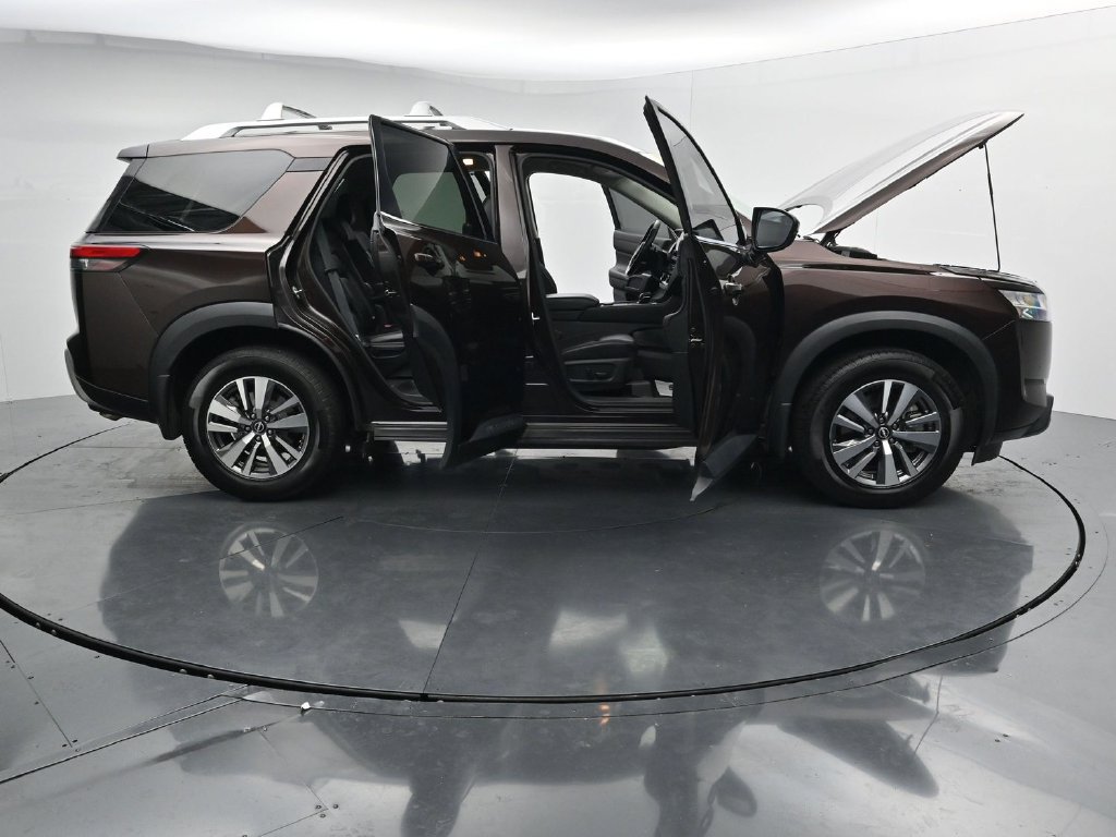 Used 2022 Nissan Pathfinder SL AWD/4WD image 41