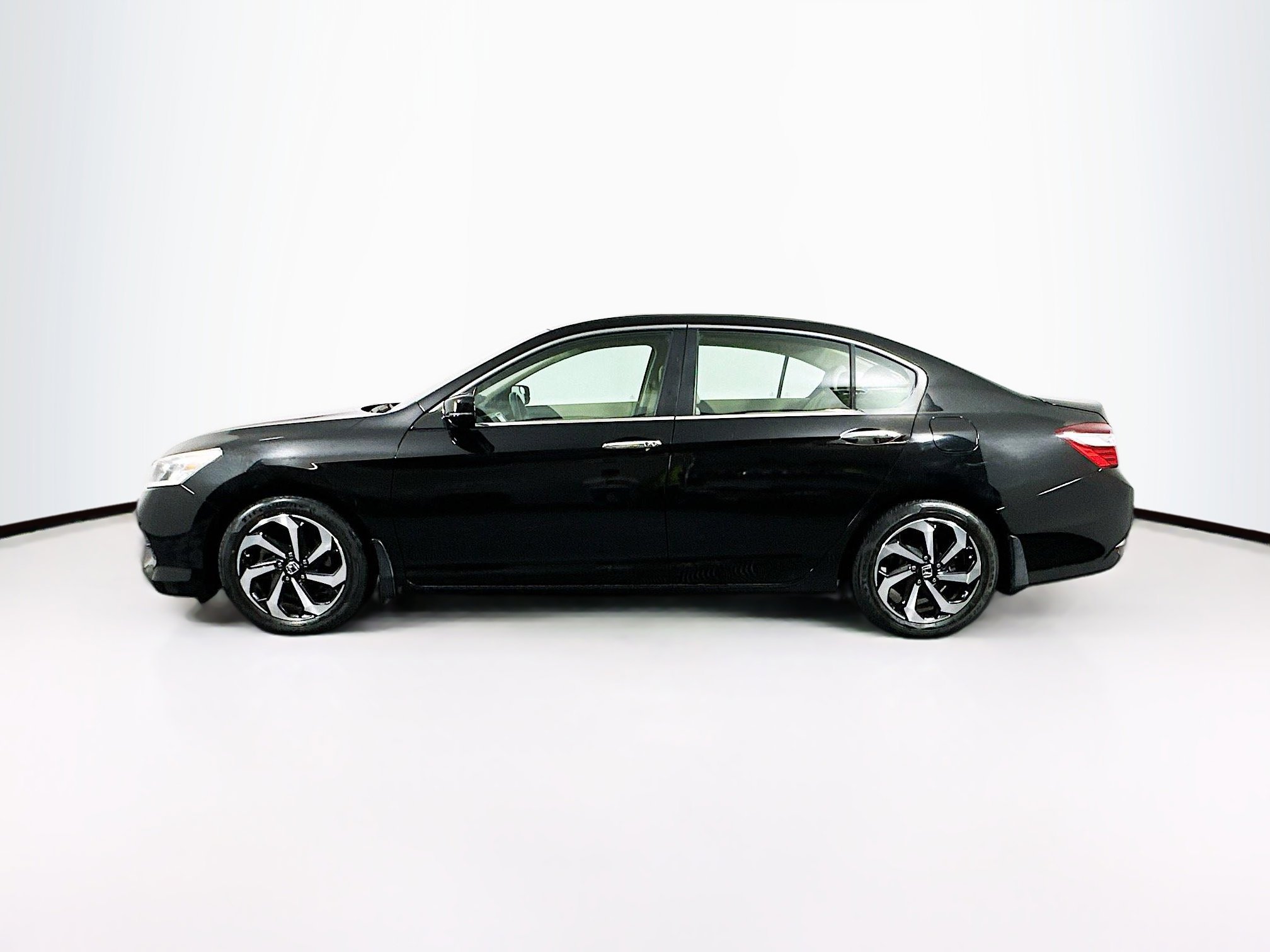 Used 2017 Honda Accord EX-L image 4