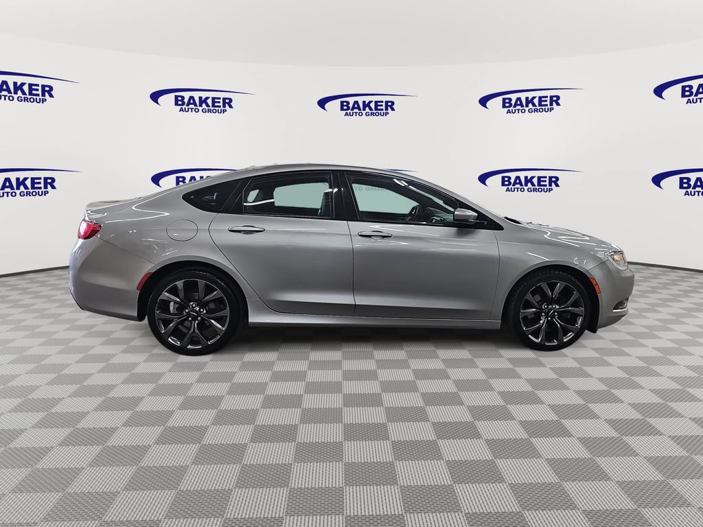 Used 2015 Chrysler 200 S w/ Navigation & Sound Group I FWD image 4