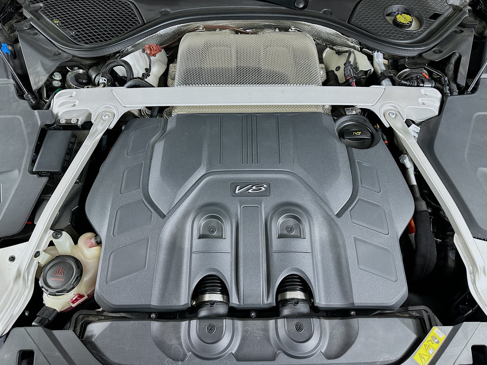 New 2026 Bentley Flying Spur V8 AWD/4WD image 16