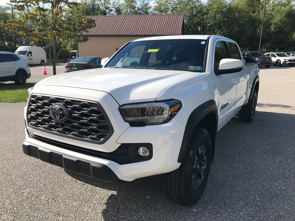 Used 2022 Toyota Tacoma TRD Off-Road w/ TRD Premium Off Road Package AWD/4WD image 4
