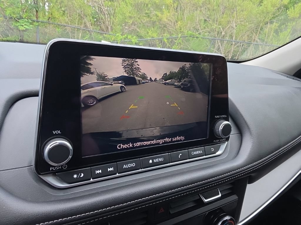Certified 2025 Nissan Rogue SV FWD image 24