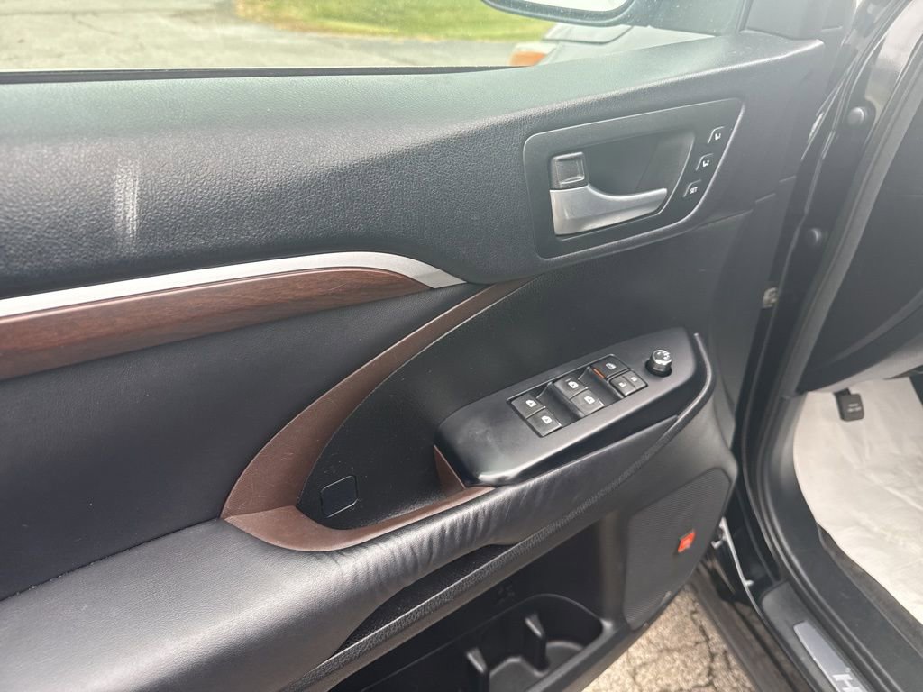 Used 2016 Toyota Highlander Limited image 54
