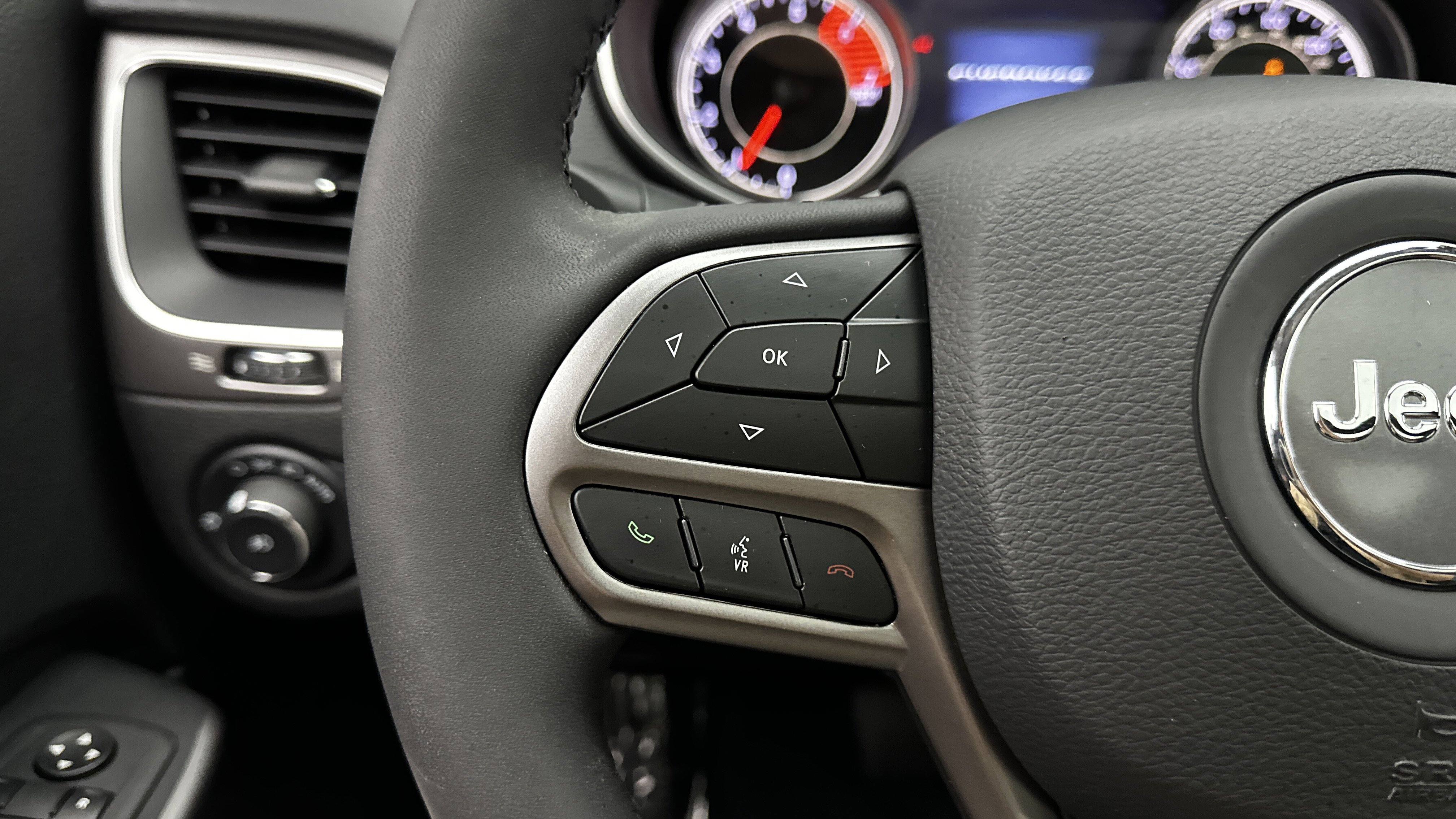 Used 2022 Jeep Cherokee Latitude Lux w/ Sun & Sound Group AWD/4WD image 15