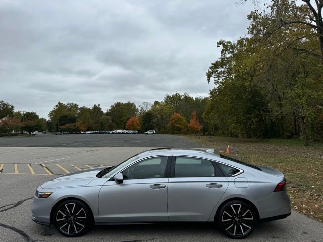 Used 2024 Honda Accord Touring image 9