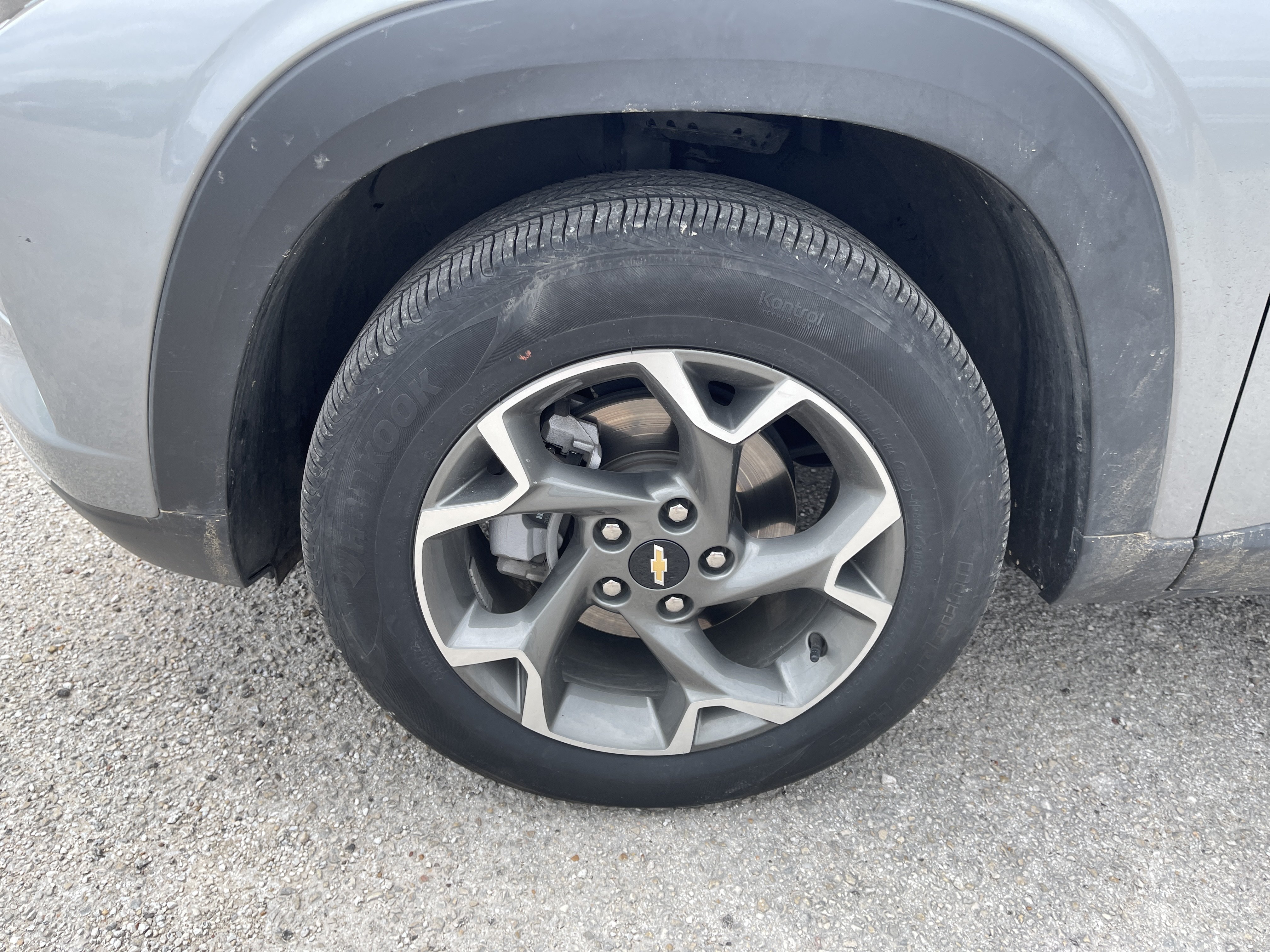 Used 2025 Chevrolet Trax LT FWD image 11