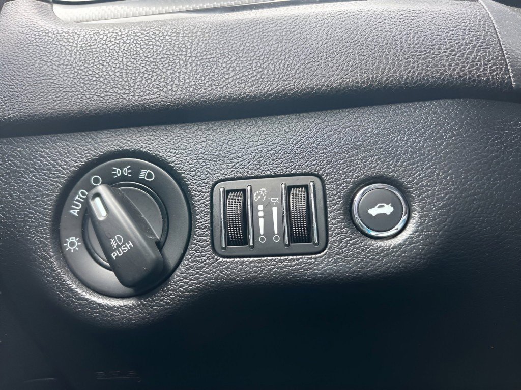 Used 2014 Chrysler 300 S w/ Luxury Group image 25