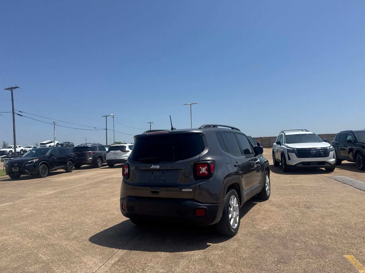 Used 2019 Jeep Renegade Latitude FWD image 18