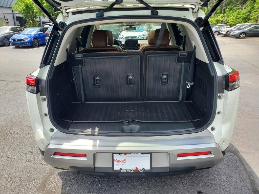 Used 2023 Nissan Pathfinder Platinum FWD image 13
