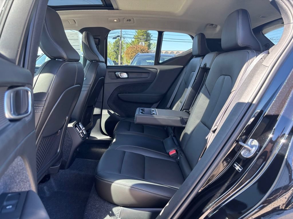 New 2026 Volvo XC40 B5 Core w/ Climate Package AWD/4WD image 16