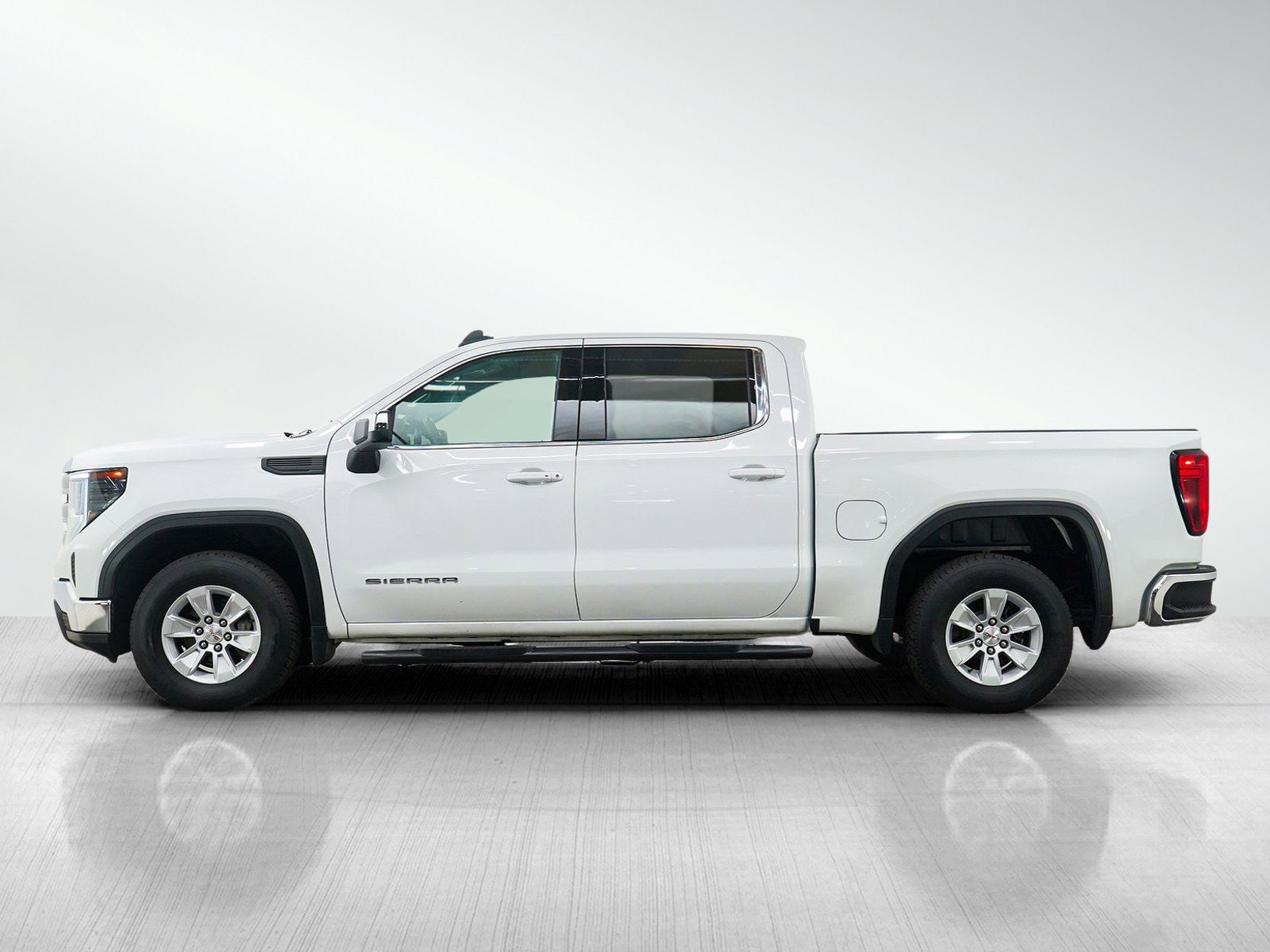 Used 2023 GMC Sierra 1500 SLE w/ Enhanced Capability Package AWD/4WD image 2