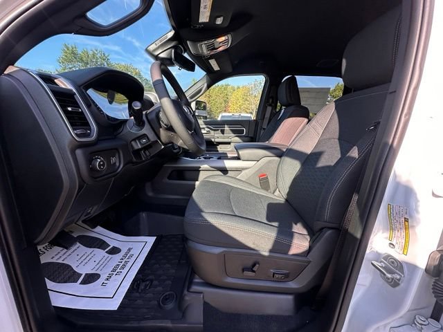 New 2026 RAM 3500 Big Horn AWD/4WD image 22