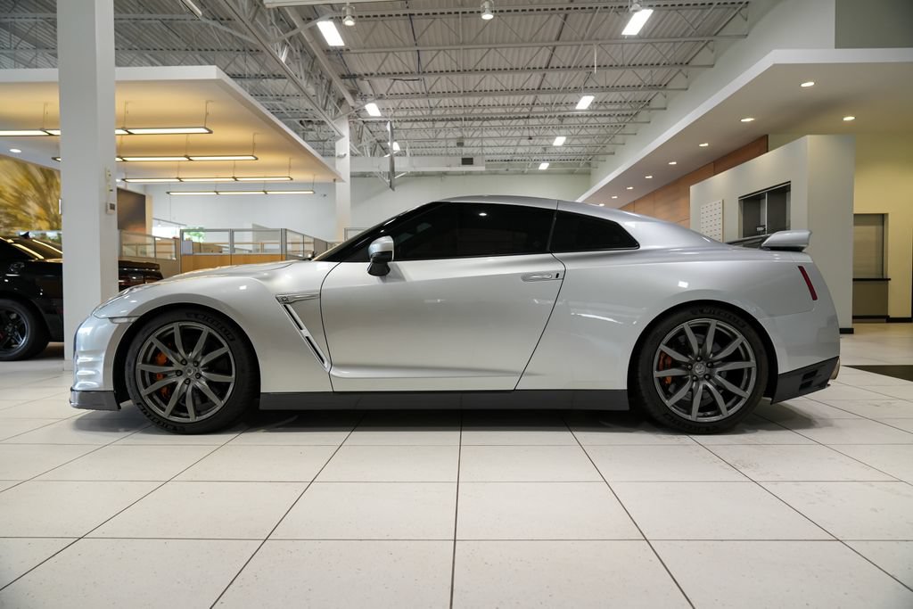 Used 2016 Nissan GT-R Premium AWD/4WD image 6