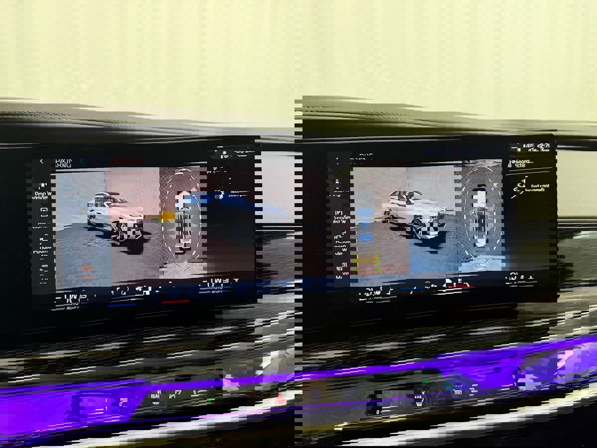 Used 2025 BMW 740i xDrive image 61