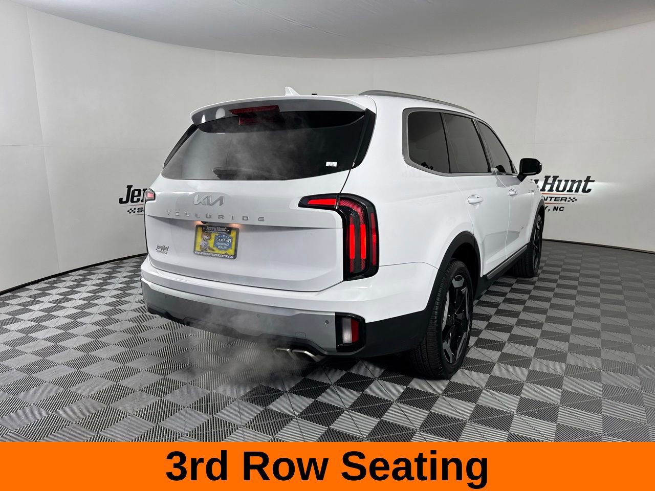 Used 2024 Kia Telluride EX w/ EX Captain's Chair Package image 6