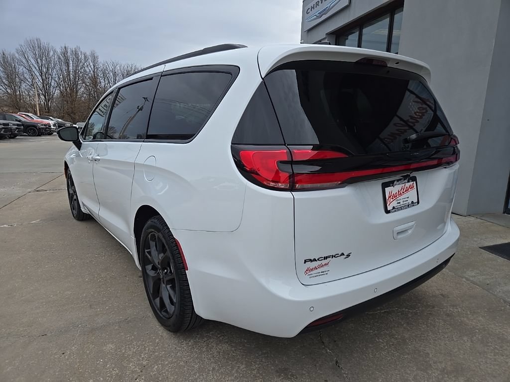 New 2026 Chrysler Pacifica Select w/ S Appearance Package FWD image 7