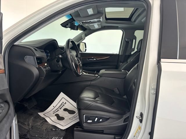 Used 2017 Cadillac Escalade ESV Luxury AWD/4WD image 2