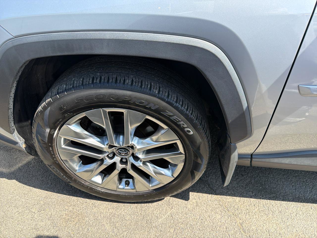 Used 2019 Toyota RAV4 XLE Premium w/ Cold Weather Package AWD/4WD image 15