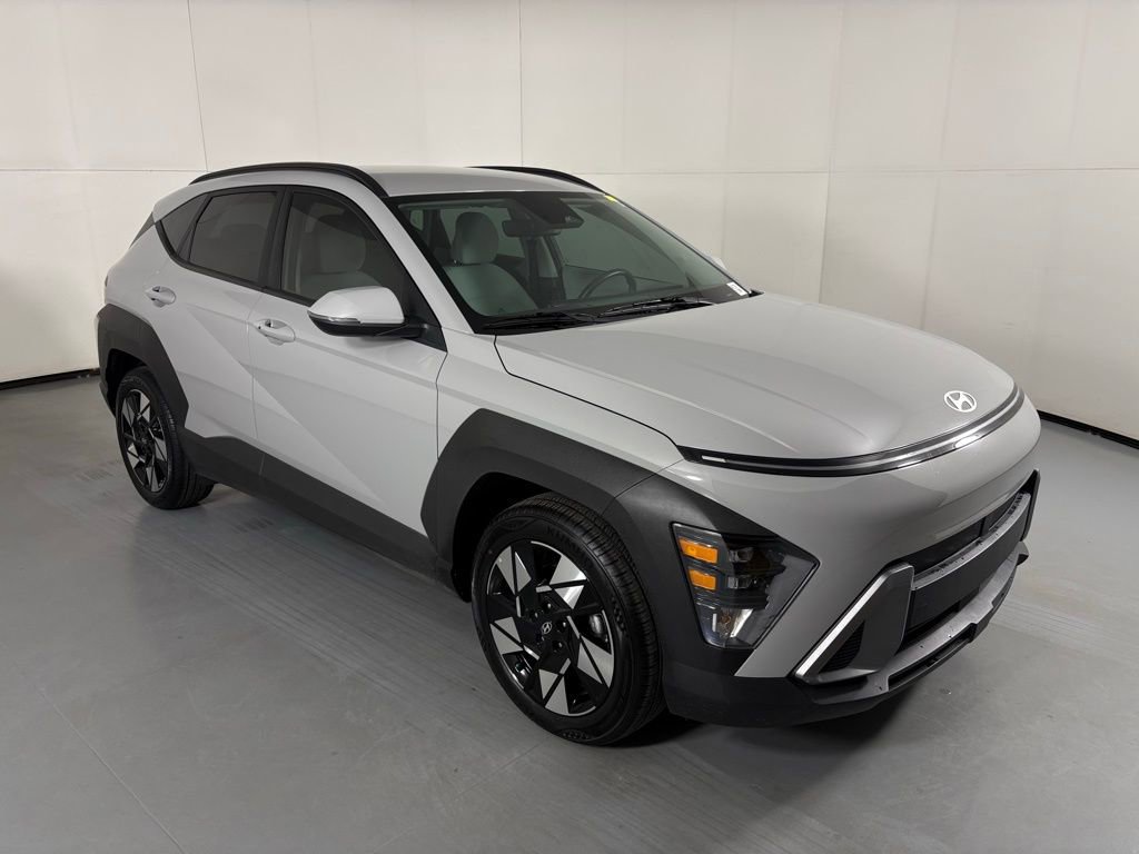 Used 2025 Hyundai Kona SEL image 2