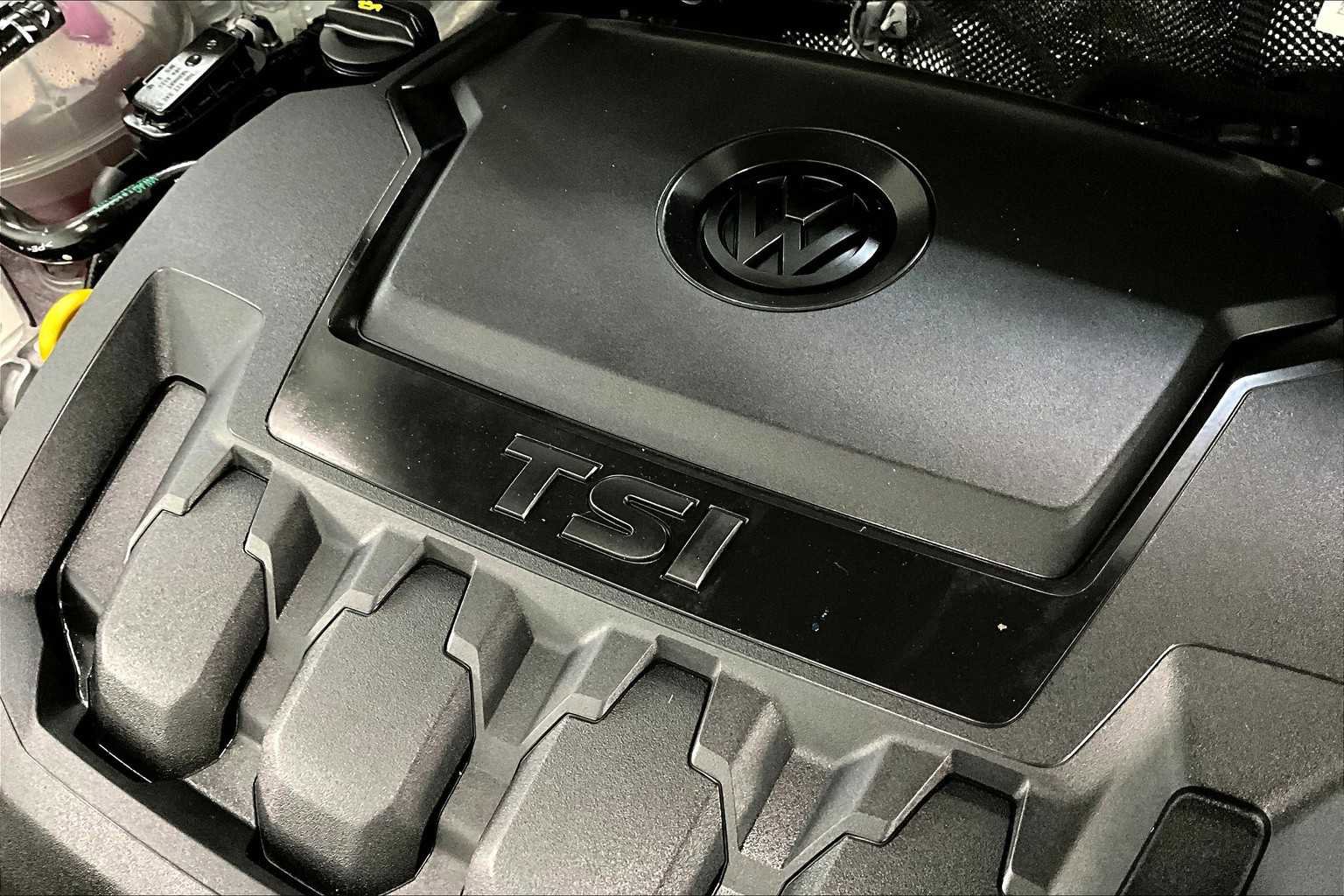 Used 2022 Volkswagen Tiguan SEL R-Line image 34