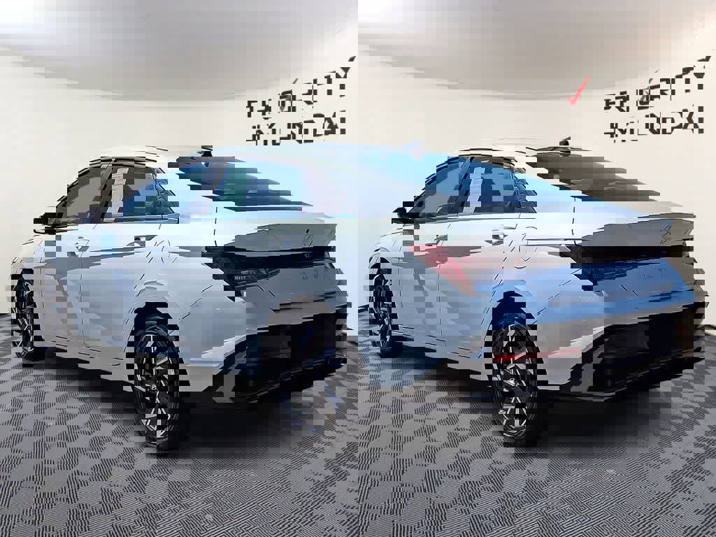 Used 2025 Hyundai Elantra SEL FWD image 6