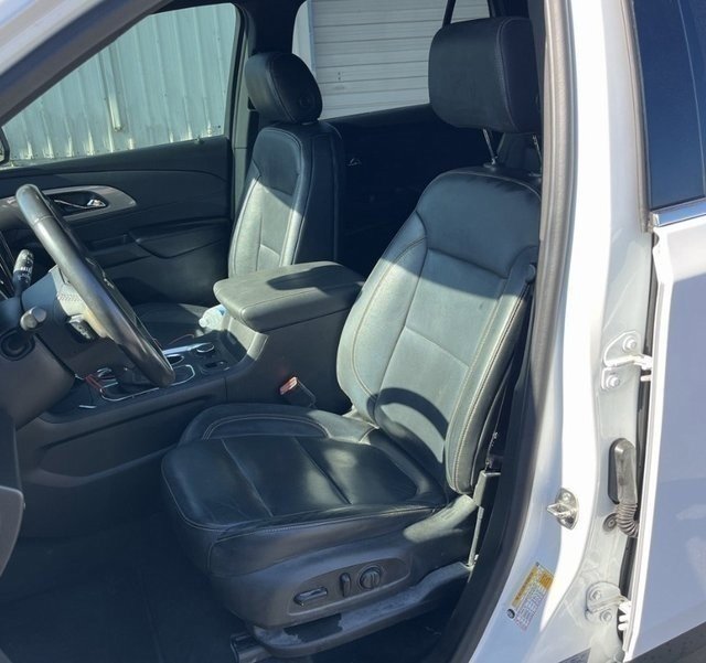 Used 2022 Chevrolet Traverse LT image 14