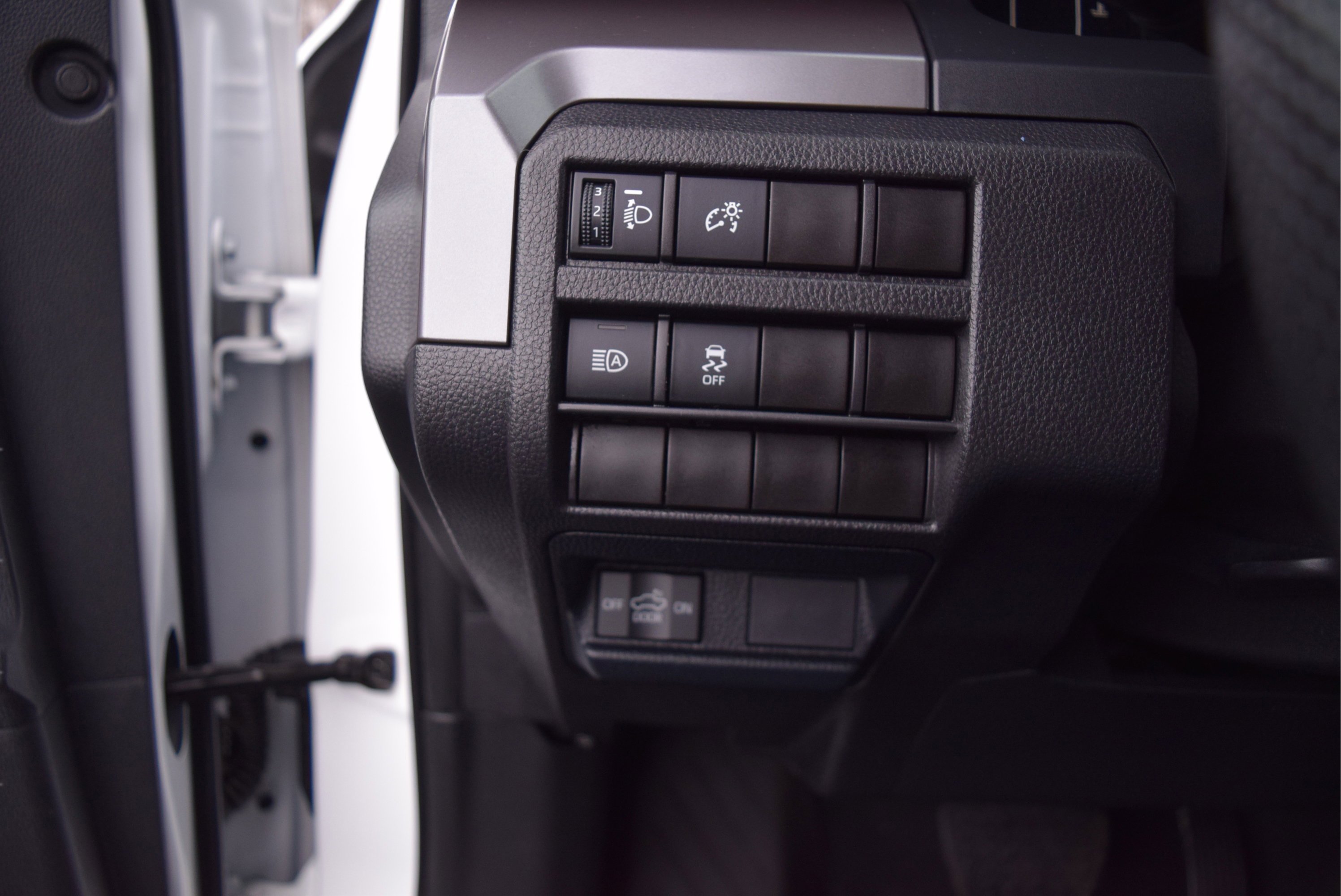 Used 2025 Toyota Tacoma SR5 AWD/4WD image 19