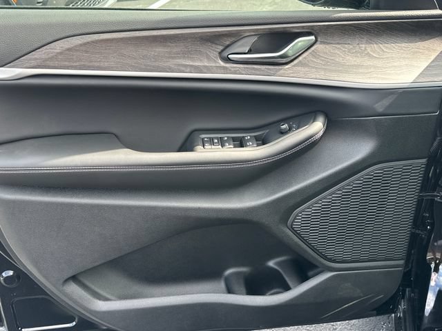 New 2027 Jeep Grand Cherokee Altitude AWD/4WD image 12
