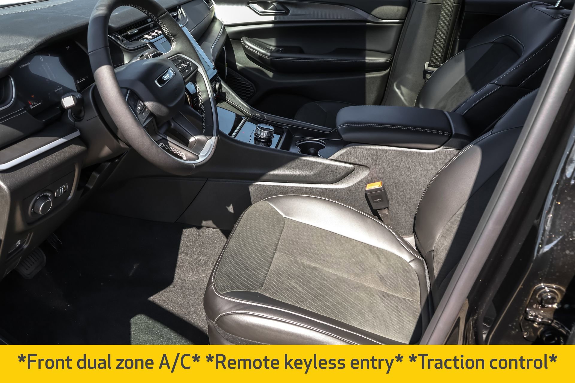 New 2025 Jeep Grand Cherokee Altitude image 5