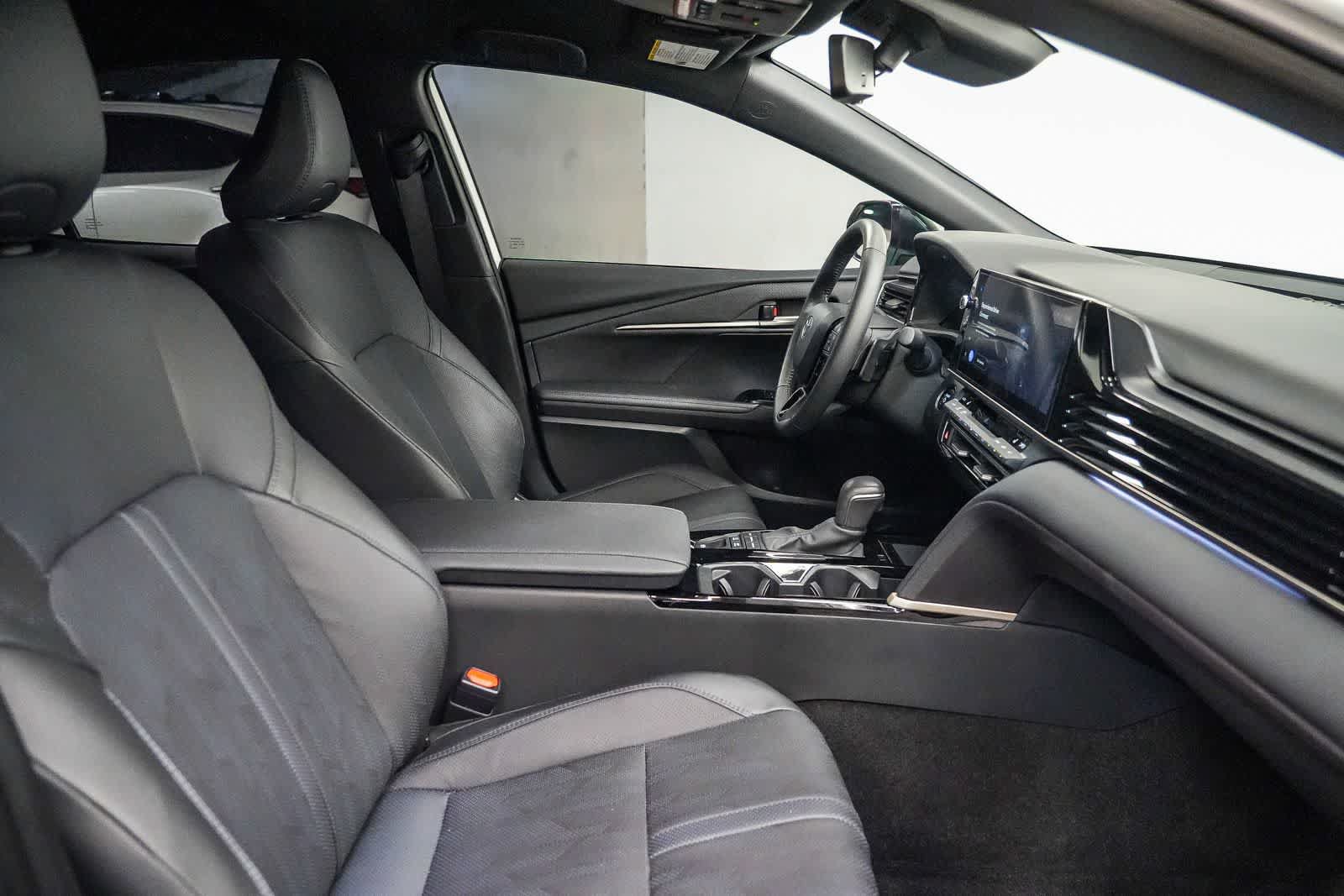 Used 2025 Toyota Camry XSE AWD/4WD image 16