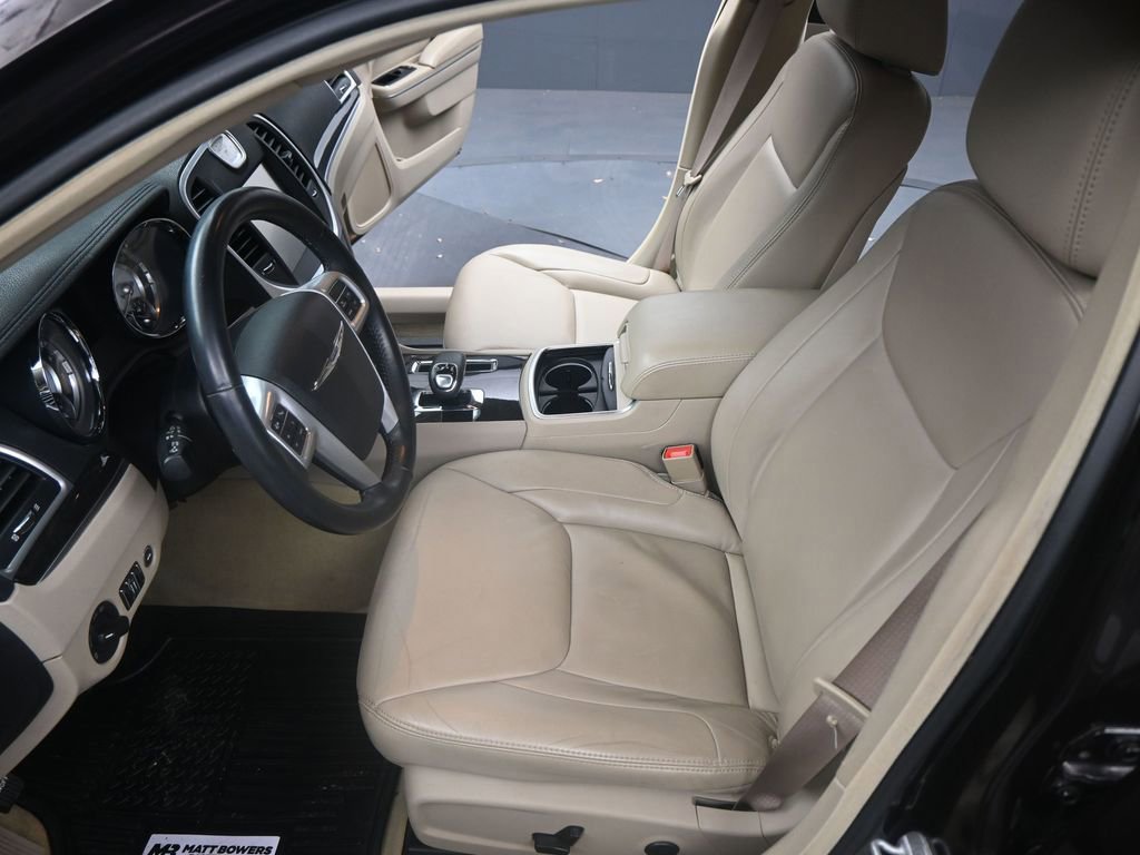 Used 2013 Chrysler 300 Base image 9