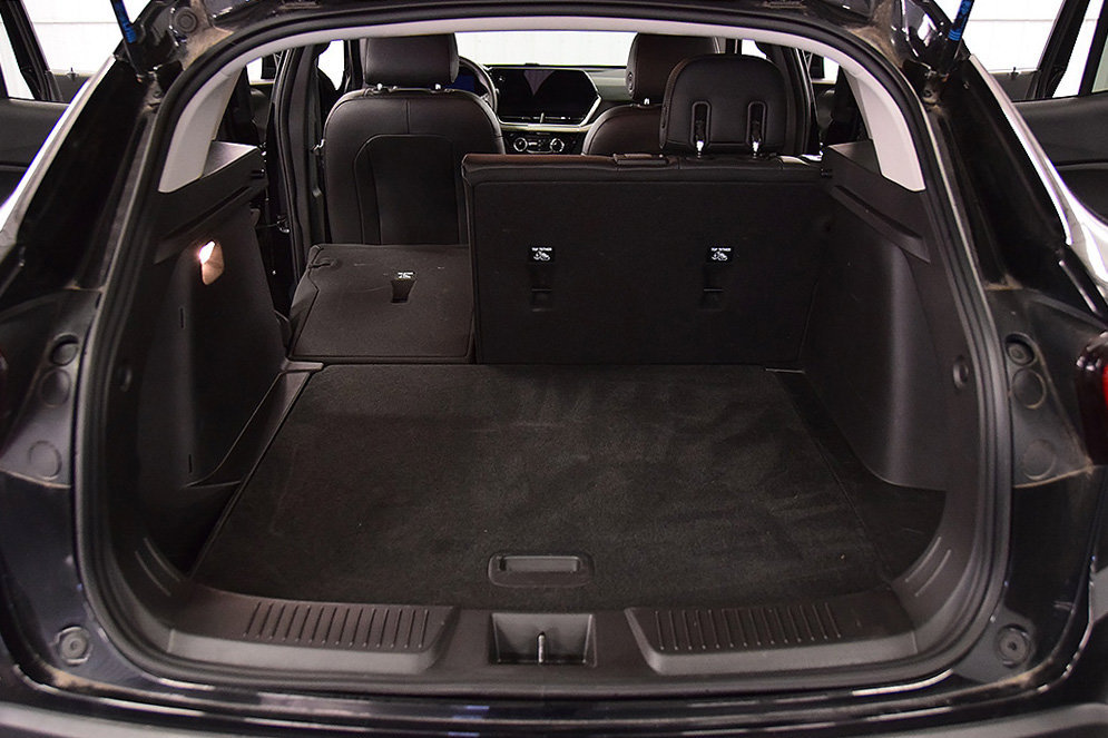 Used 2024 Chevrolet Trax LT w/ Sunroof Package FWD image 31